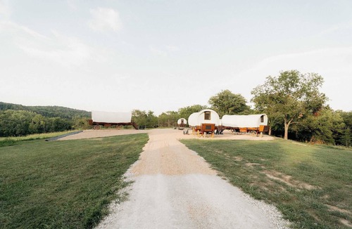 Branson House | Romantic Glamping Wagon | King Bed + Ozark Ranch