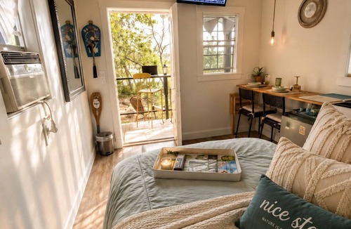 Edgar Cabin | *Romantic Hideaway Cabin, Hammock + Fire Pit with free parking & Pet-Friendly*
