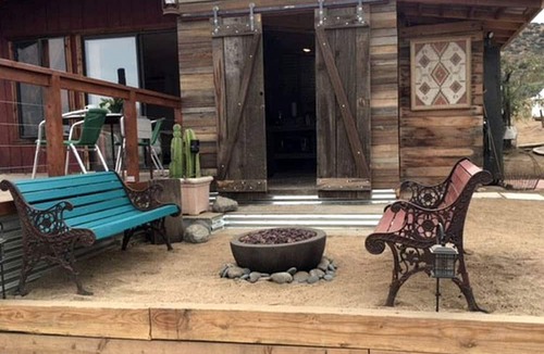 Yucca Valley House | Romantic Yucca Valley Cabin with Hot Tub