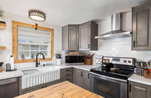 Ponce De Leon Cabin | Rustic A-frame Cedar Cabin with loft, Lg Grill Outdoor Dining & Fire pit!