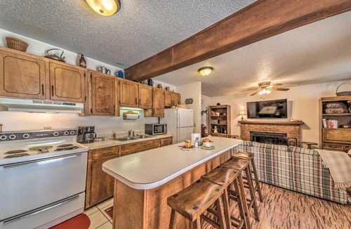 Cloudcroft House | Rustic Cloudcroft Cabin with Hot Tub and Fireplace!