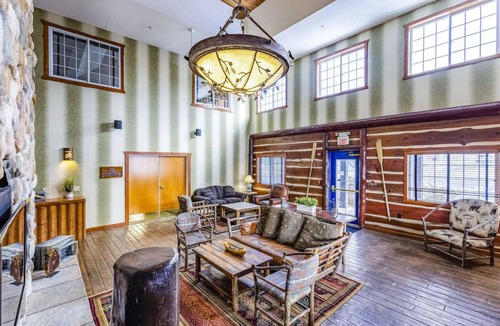 Peoria Hotel | Rustic Elegance Meets Modern Comfort Near IL River Valley | 2 Units