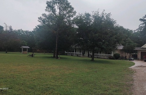 Bryan House | Rustic getaway on 3 acres - Only minutes from TEXS A&M University.