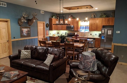 Lake City House | Rustic Lodge within 10 minutes of town