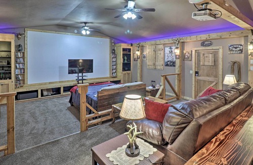 Harrison Apartment | Rustic ‘Sims City’ Studio Cabin w/ Home Theater!