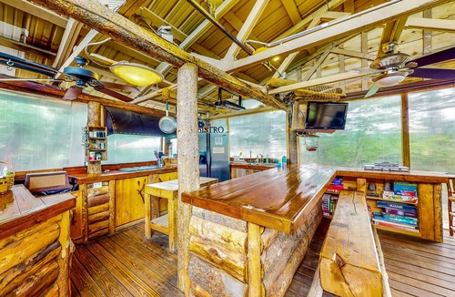 Cedaredge Cabin | Rustic suite cabin, mountain view, hot tub access