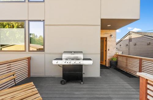 West End House | Ruston Luxe House, 3 Bed 3 Bath, NEW Home in Ruston, WA