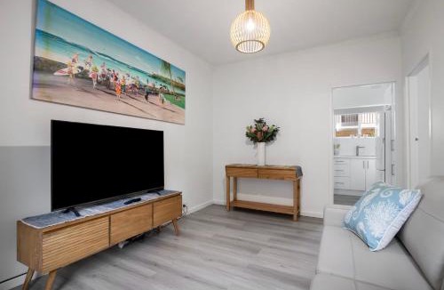 Henley Beach South Apartment | Sammy's Seaside Hideaway in Henley Beach