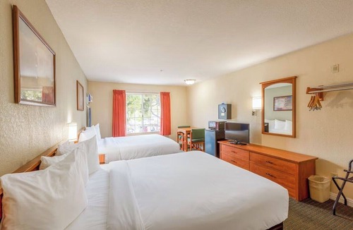 San Clemente Hotel | San Clemente Pier & Restaurants Steps from 2 Queen Beds Room | Free Parking