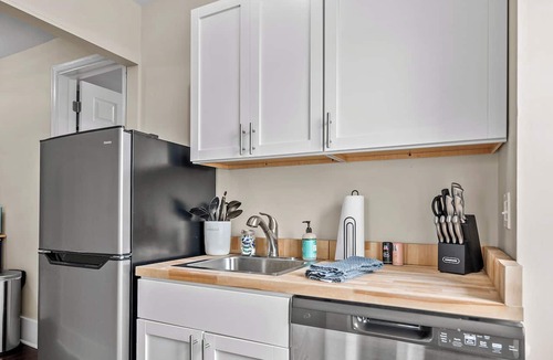 St. Charles Apartment | Scenic South Main Apartment with Breathtaking Views for 3 Guests