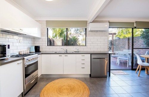 Woolgoolga House | Seadream on Nelson. New Listing. pet Friendly , 300m Stroll to Beach and Cafes