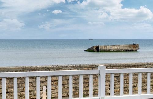 Arromanches-les-Bains Apartment | Seafront apartment - Terrace and sea view