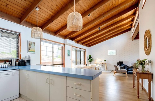 Ocean Grove House | Seaside on Orton - 2 minutes to the Beach - 1pm check in