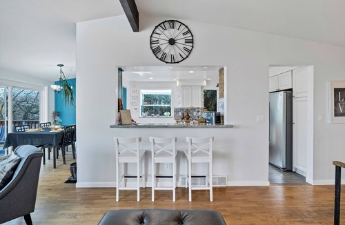 Rainier Valley House | Seattle Skyline & Lake Retreat | 3Bd/3Ba