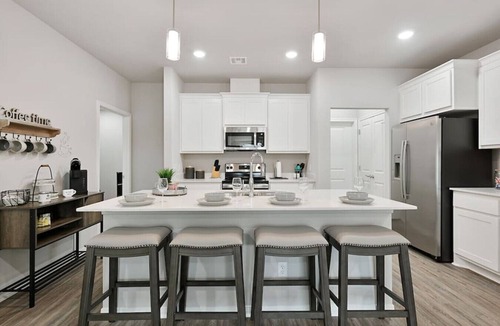 Bryan Condo | SEC Station ~ Efficient & Cozy for a small group!
