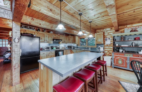 Andover House | Secluded Cabin w/Private Hot Tub, Pond, Fire Pit, Free WiFi, Close to Skiing