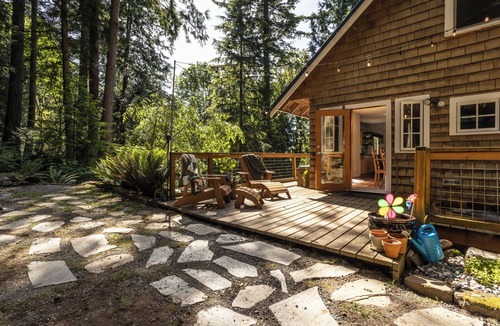 Bellingham House | Secluded Forest Cabin w/Hot Tub & Fire Pit