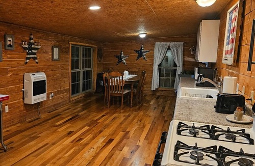 Oak Grove Cabin | Secluded Table Rock Lake Cabin Near Branson