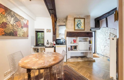 Haie Vigne Apartment | Separate master suite, 18th century residence