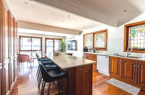 Toukley Villa | Serene 5 BDRM Villa with Pool