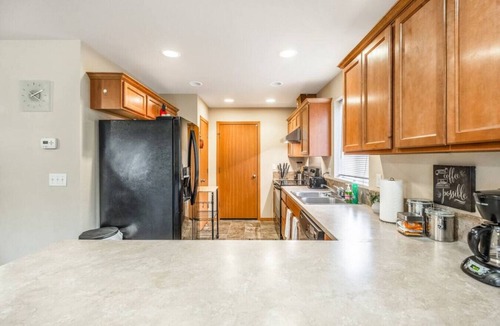 Holly Cottage | Serenity in Prime Everett Craftsman Near Boeing!