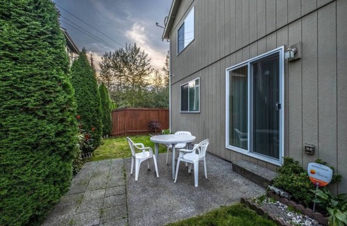 Holly Cottage | Serenity in Prime Everett Craftsman Near Boeing!