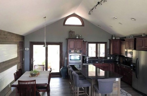 Duluth House | Serenity in the Woods - Minutes to Town
