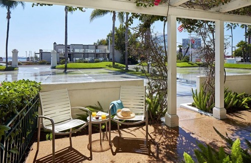 Coronado House | Share a Grand Experience! 4 Upscale Units Near Coronado Bridge! Pool, Parking!