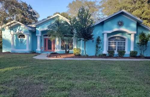 Spring Hill House | "Shore Fun, Bare Feet Retreat"