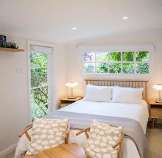 Orange Apartment | Silk Tree Studio - Steps to Cook Park