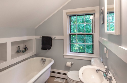Barnard House | Silver Lake Country House Close to Woodstock & Ski Areas