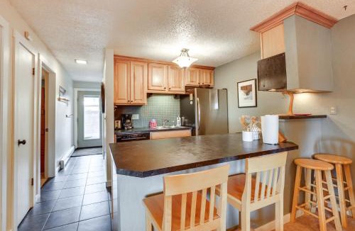 Wildernest House | Silverthorne Condo w/Lake Views: 10 Mi to Skiing!