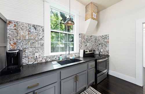 Boerne Cottage | Sip, Explore & Relax!