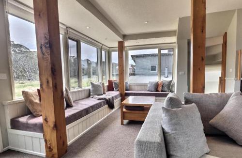 Dinner Plain Ski Chalet | Ski Bird
