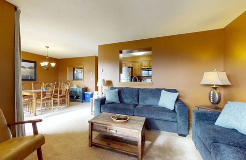 Ludlow Condo | Ski-in/out Condo on Bull Run Trail with fireplace, & full kitchen