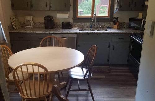 Central Vermont- Killington House | ☆ SKI ON & OFF ☆ Spruce Glen C on Great Eastern Trail w/AC, Sauna, Fireplace