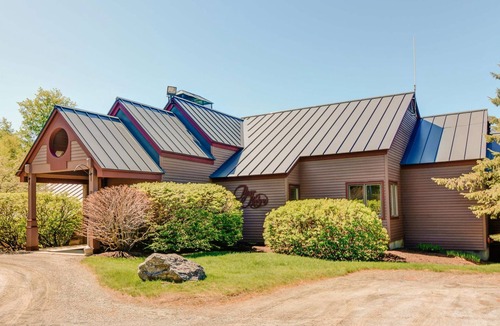 Stratton Mountain House | Skiing, snowboarding, tubing, snowshoeing and all the other winter activities!