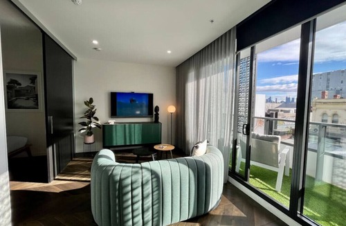 Prahran Apartment | Sleek, bright and modern Greville St retreat