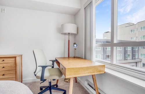West Bellevue Apartment | Sleek Downtown Bellevue 2BR w/W/D & Storage, near Shops, by Blueground