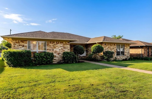 Glencoe Apartment | Spacious 2 Bed Lower Greenville Getaway (Left Side)