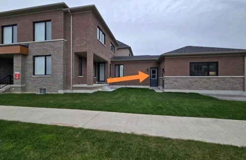 Markham House | Spacious 2-BR Basement Private Entrance Full Kitchen & Fast Wi-Fi