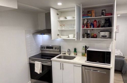 Streetsville House | Spacious 2BR/2BA Immaculate Apartment-Best Monthly rates