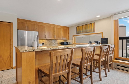 Vail Condo | Spacious 2BR Open Concept Remodeled Kitchen & Baths | Flexible Sleeping