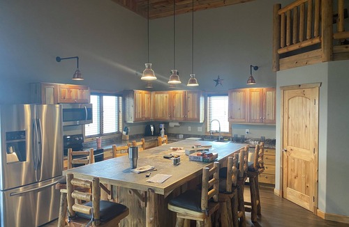 Pierre House | Spacious 3-bedroom building in Cow creek SD close to Outpost Lodge with AC