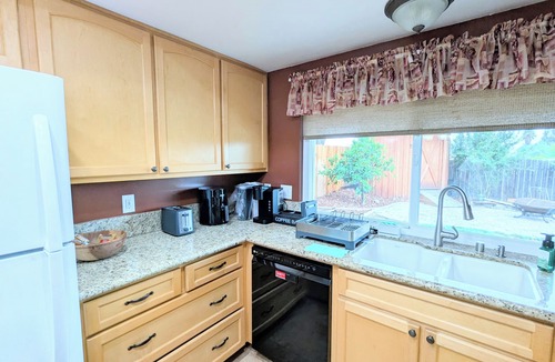 Moreno Valley House | Spacious 3-BR House w/Modern Comfort, Pet Friendly in Moreno Valley