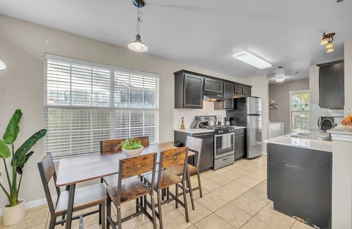Franklin Park House | Spacious 3BR, 2.5BA |Central Austin| Pet Friendly