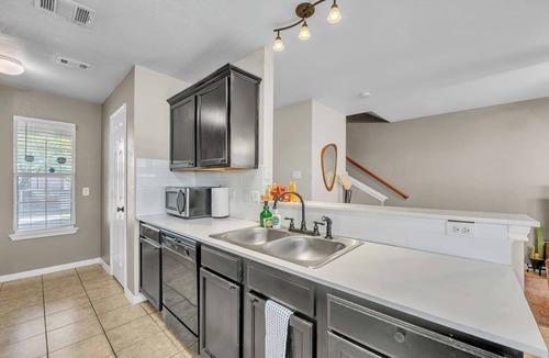 Franklin Park House | Spacious 3BR, 2.5BA |Central Austin| Pet Friendly