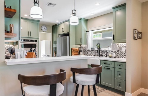 Studio City House | Spacious 3BR/3BA Modern Home, Firepit, Private Yard Studio City/Universal Close