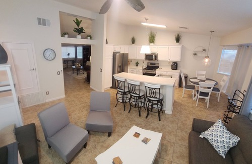 El Centro House | Spacious 4BR El Centro Home 5 Beds & 6-Car Parking