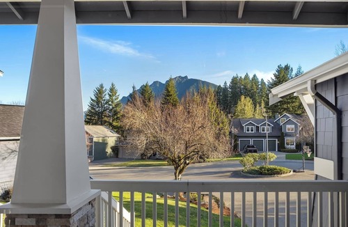 North Bend House | Spacious 5-bedroom retreat in marvelous North Bend